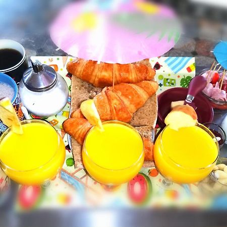 Jacuzzi Massage Sur Rdv,Duo,Reiki,Californien, Reflexologie Plantaire, Et Bouteille Mousseux Offerte Bed & Breakfast Ferolles Ngoại thất bức ảnh