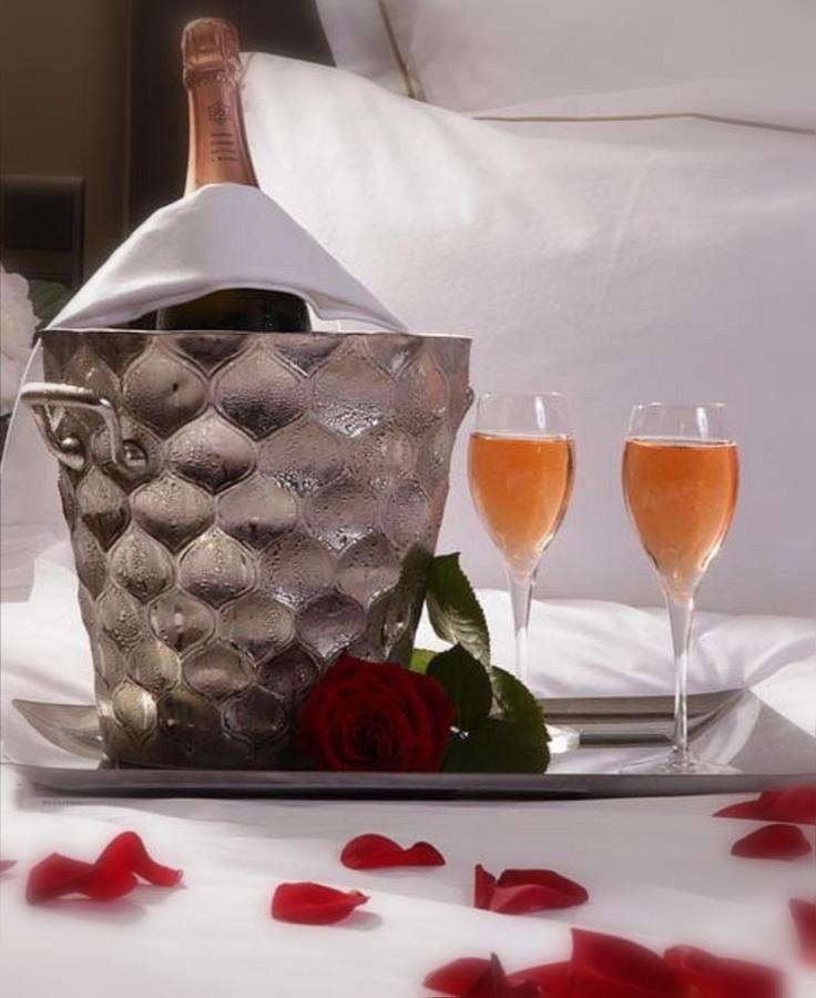 Jacuzzi Massage Sur Rdv,Duo,Reiki,Californien, Reflexologie Plantaire, Et Bouteille Mousseux Offerte Bed & Breakfast Ferolles Ngoại thất bức ảnh