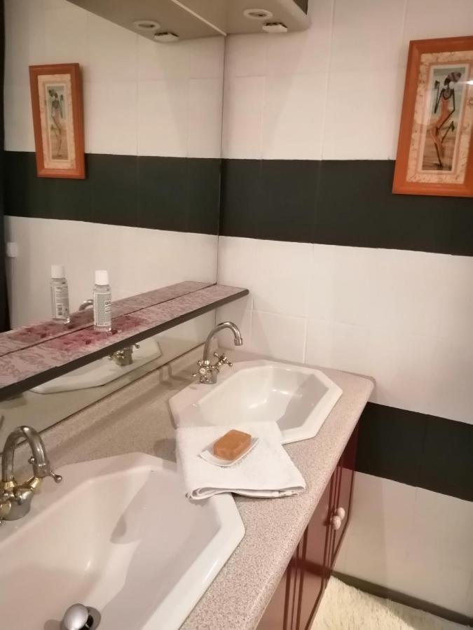 Jacuzzi Massage Sur Rdv,Duo,Reiki,Californien, Reflexologie Plantaire, Et Bouteille Mousseux Offerte Bed & Breakfast Ferolles Ngoại thất bức ảnh